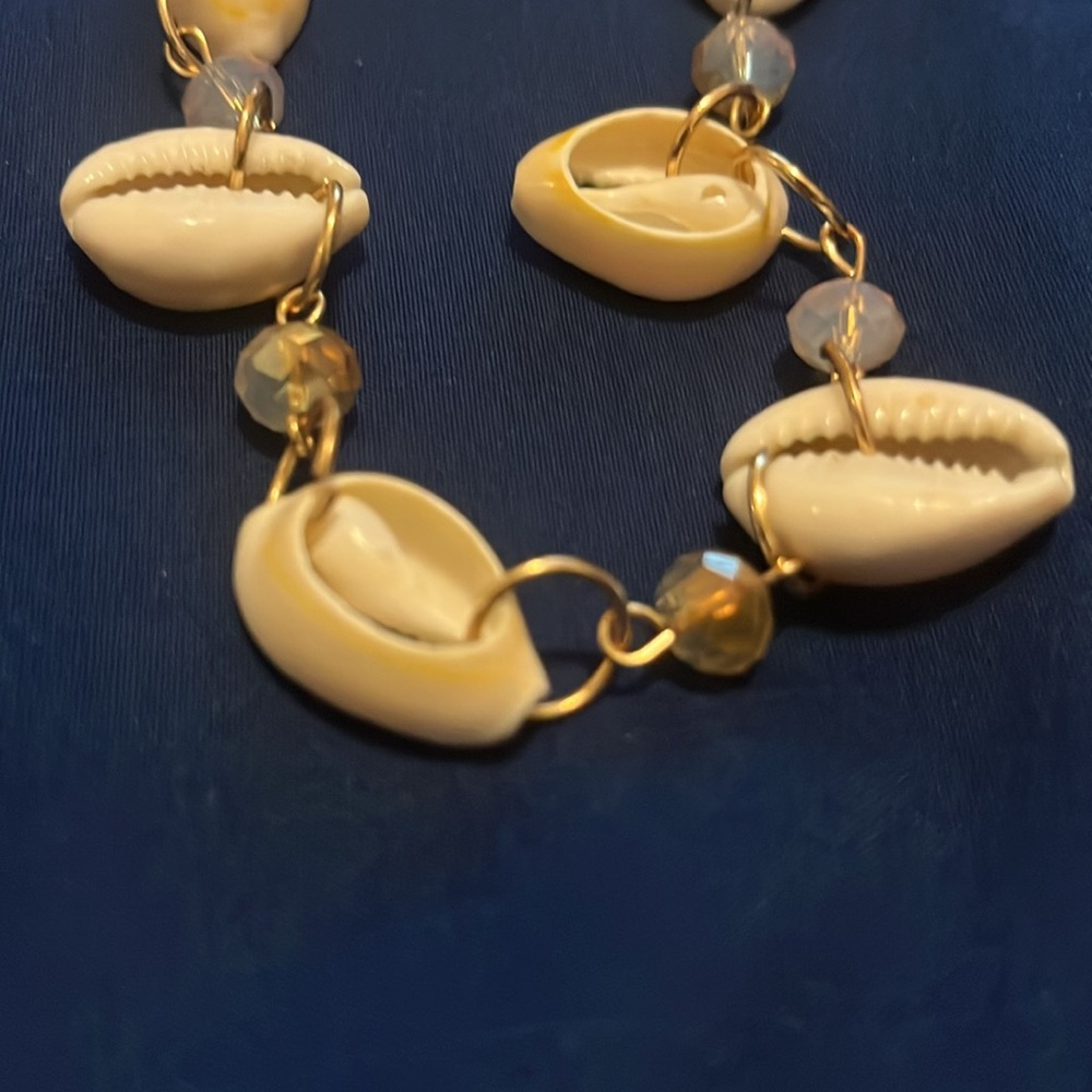 Shell necklace - Picture 3 of 4